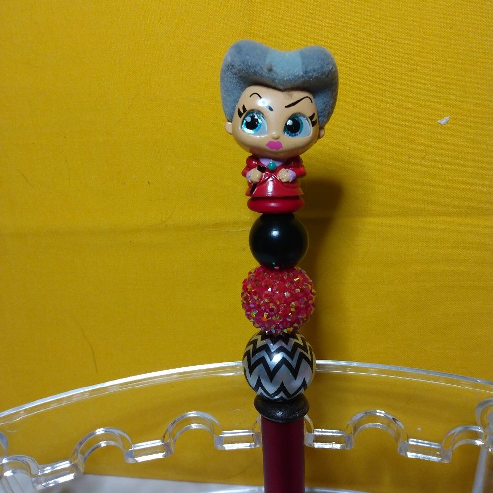 Disney doorables: Lady Tremaine handmade beaded pen